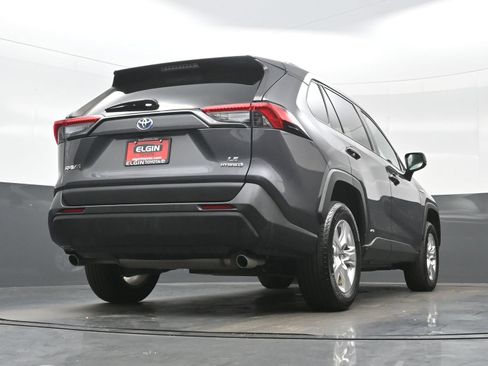 Used 2021 Toyota RAV4 LE AWD/4WD image 29