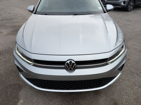 Used 2025 Volkswagen Jetta SE w/ Sunroof Package image 12