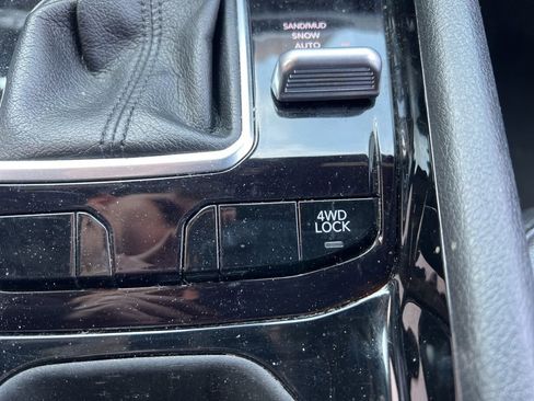 Used 2025 Jeep Compass Limited image 24