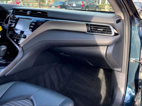 Used 2018 Toyota Camry SE image 19