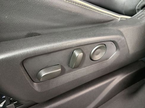 Used 2021 Chevrolet Suburban Premier image 14