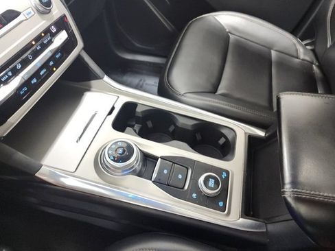 Used 2021 Ford Explorer XLT w/ Equipment Group 202A AWD/4WD image 26