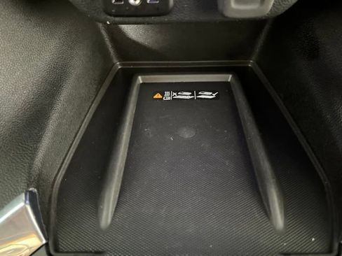 Used 2023 Chevrolet Traverse LT AWD/4WD image 28