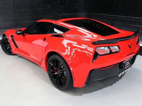 Used 2016 Chevrolet Corvette Z06 w/ 3LZ Preferred Equipment Group image 10