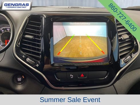 Used 2019 Jeep Cherokee Limited AWD/4WD image 19