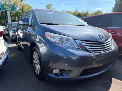 Used 2013 Toyota Sienna Limited w/ Premium Pkg AWD/4WD image 3