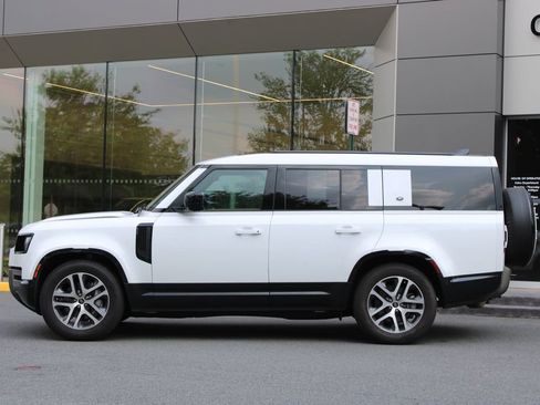 Used 2024 Land Rover Defender 130 X-Dynamic SE AWD/4WD image 6