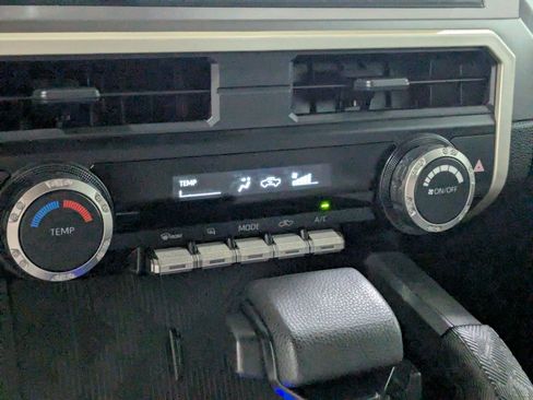 Used 2024 Toyota Tacoma SR5 AWD/4WD image 17