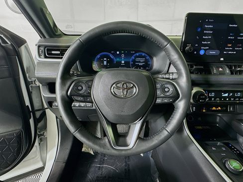 Used 2025 Toyota RAV4 XSE w/ Advanced Technology Package AWD/4WD image 15