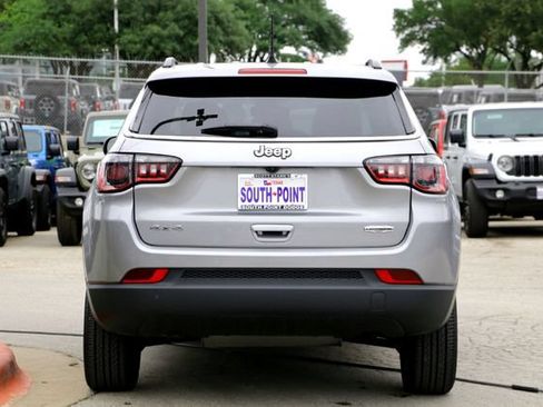 Used 2023 Jeep Compass Latitude AWD/4WD image 6