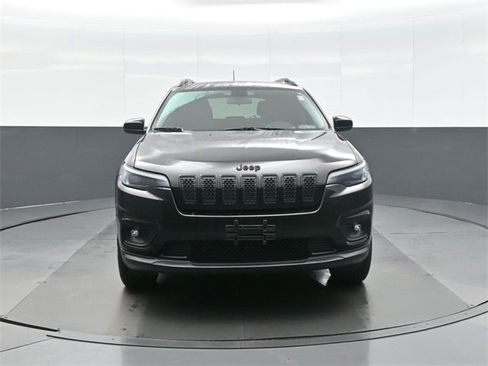 Used 2019 Jeep Cherokee Latitude w/ Cold Weather Group image 2