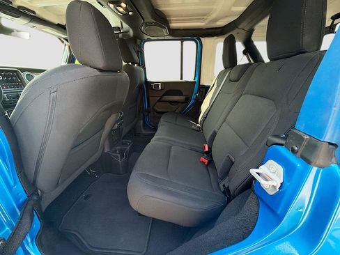 Used 2022 Jeep Wrangler Unlimited Sahara AWD/4WD image 19