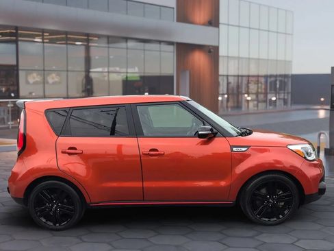 Used 2018 Kia Soul ! w/ Tech Package FWD image 4