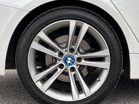 Used 2017 BMW 330e image 11
