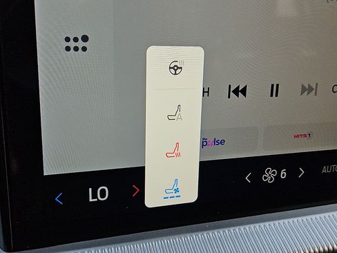 Used 2025 Ford Explorer Platinum w/ LUX Leather Package image 17