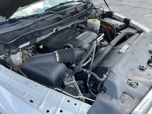 Used 2018 RAM 2500 Tradesman w/ Chrome Appearance Group image 32