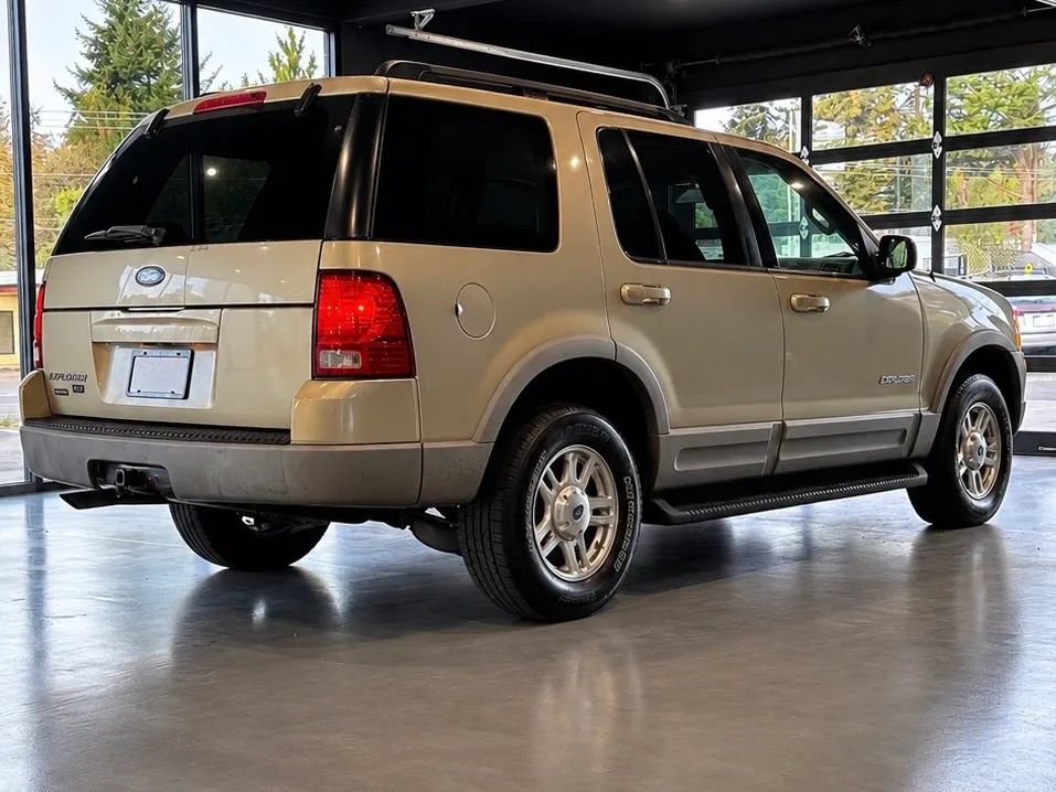 Used 2002 Ford Explorer XLT AWD/4WD image 3