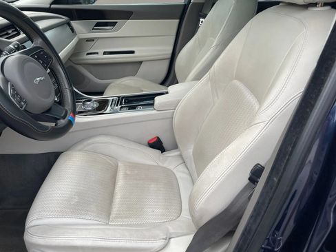 Used 2016 Jaguar XF Prestige RWD image 10
