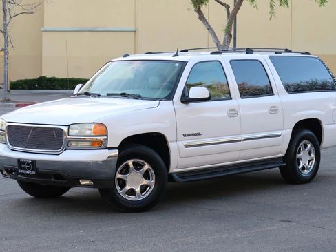 Used 2004 GMC Yukon XL SLT w/ Preferred Equipment Group image 3