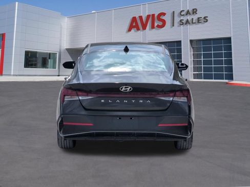 Used 2025 Hyundai Elantra SEL FWD image 7