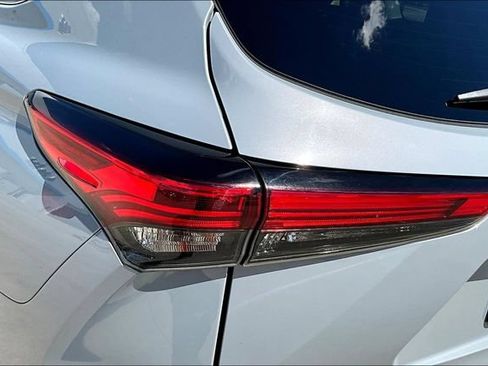Used 2022 Toyota Highlander Bronze Edition AWD/4WD image 23