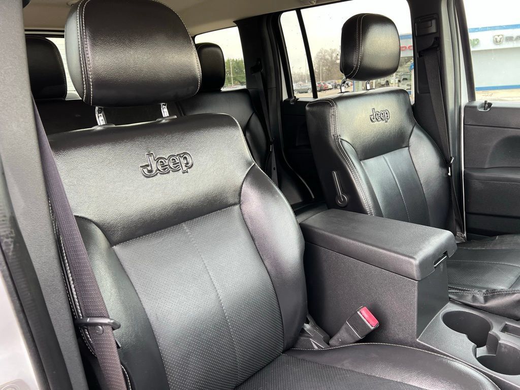 Used 2012 Jeep Liberty Sport AWD/4WD image 14