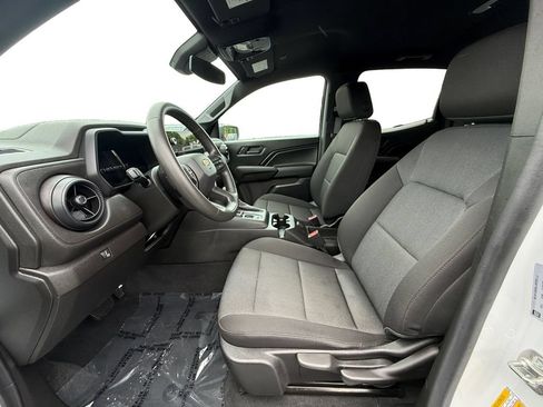Used 2024 Chevrolet Colorado W/T RWD image 9