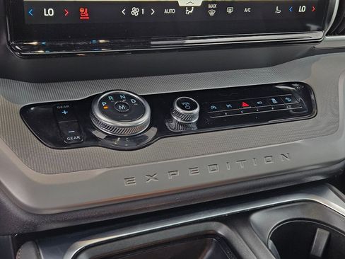 Used 2025 Ford Expedition Active AWD/4WD image 29