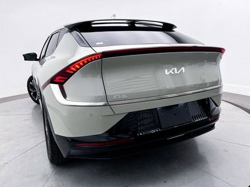 Used 2022 Kia EV6 Wind image 4