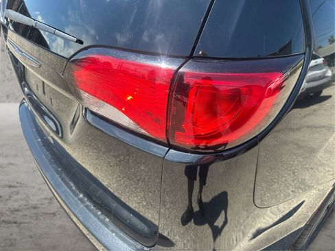Used 2018 Chrysler Pacifica Touring-L Plus w/ S Appearance Package FWD image 22