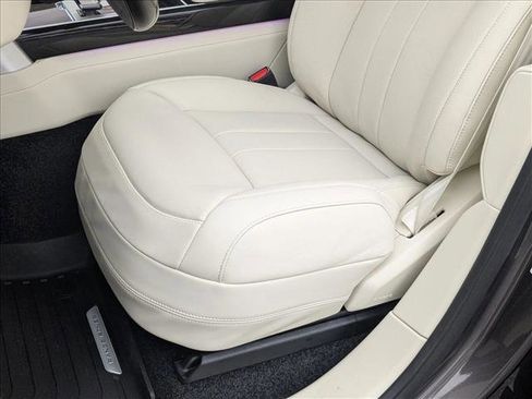 New 2026 Land Rover Range Rover Long Wheelbase SE image 4