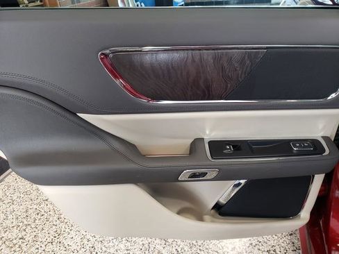 Used 2019 Lincoln Continental Select w/ Continental Climate Package image 13