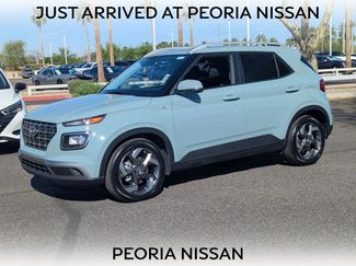 Used 2025 Hyundai Venue SEL video 1