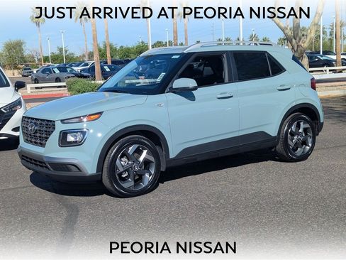 Used 2025 Hyundai Venue SEL image 1