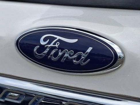 Used 2017 Ford Explorer XLT w/ Equipment Group 202A AWD/4WD image 30