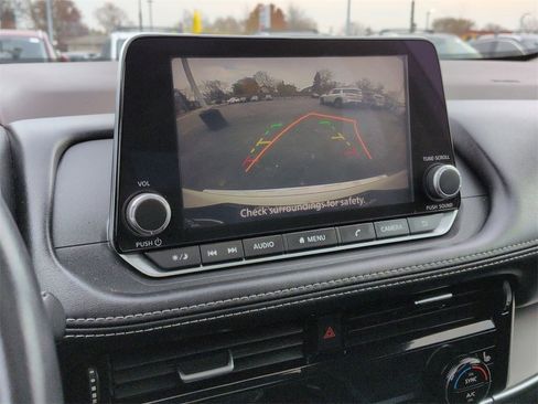 Used 2022 Nissan Rogue SV w/ SV Premium Package image 13