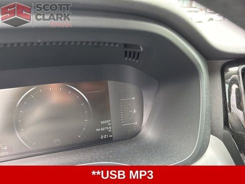 Used 2018 Volvo XC60 T5 Momentum w/ Convenience Package image 5