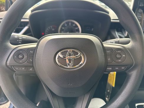 Used 2021 Toyota Corolla LE image 7