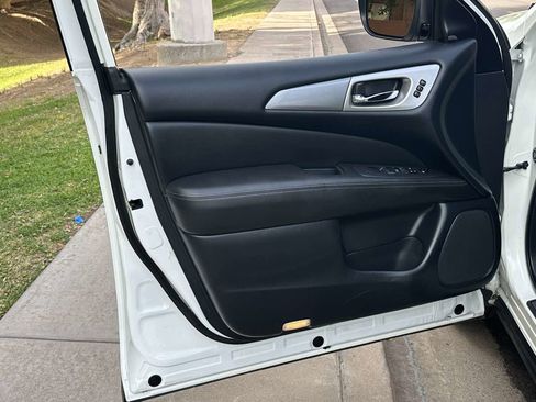 Used 2020 Nissan Pathfinder SL image 47