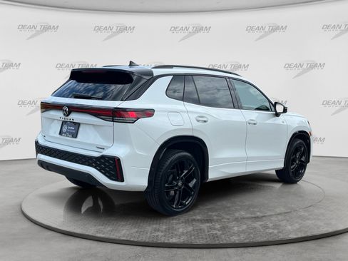 Certified 2025 Volkswagen Tiguan SE R-Line AWD/4WD image 8