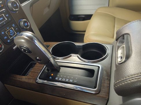 Used 2014 Ford F150 Lariat w/ Lariat Chrome Package image 26