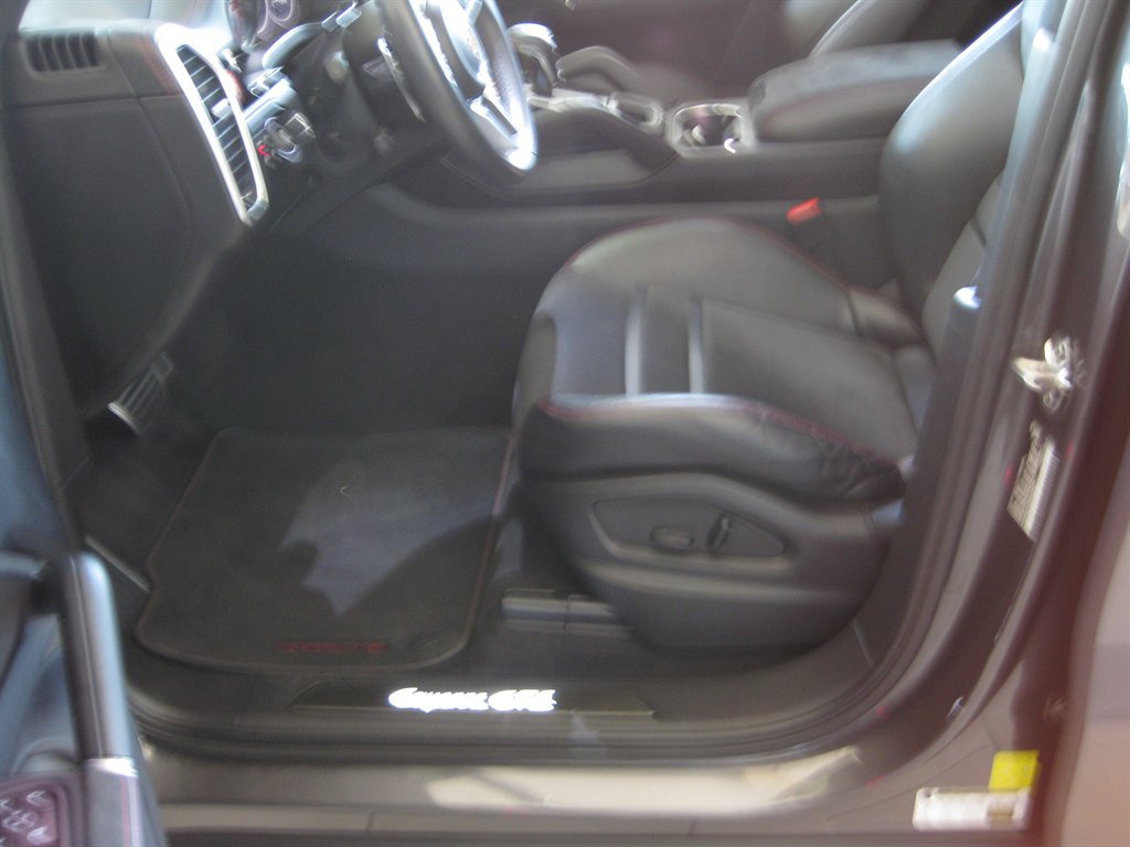 Used 2023 Porsche Cayenne GTS w/ Assistance Package AWD/4WD image 21