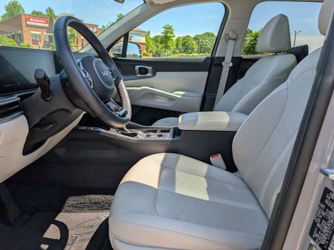 Used 2025 Kia Sorento S w/ Panoramic Sunroof Package FWD image 18