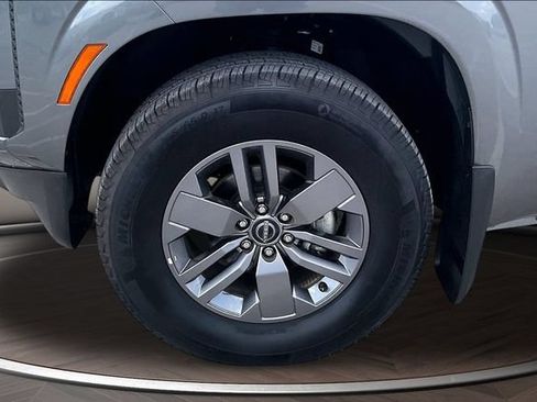 Used 2025 Nissan Frontier SV RWD image 8