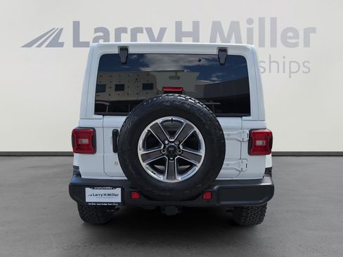 Used 2019 Jeep Wrangler Unlimited Sahara AWD/4WD image 4