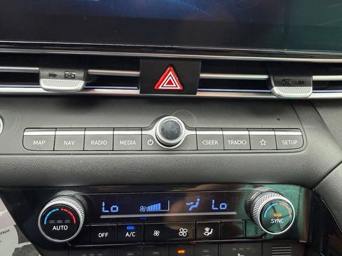 Used 2024 Hyundai Elantra SEL w/ Convenience Package FWD image 23