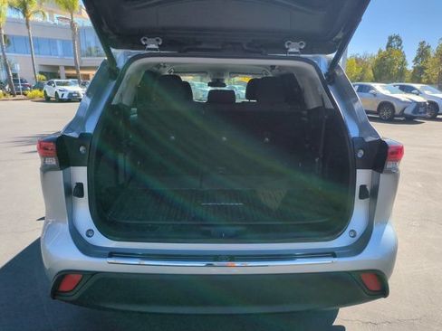 Used 2023 Toyota Highlander LE AWD/4WD image 26