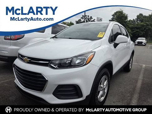Used 2022 Chevrolet Trax LS w/ Tint and Cruise Package AWD/4WD image 1