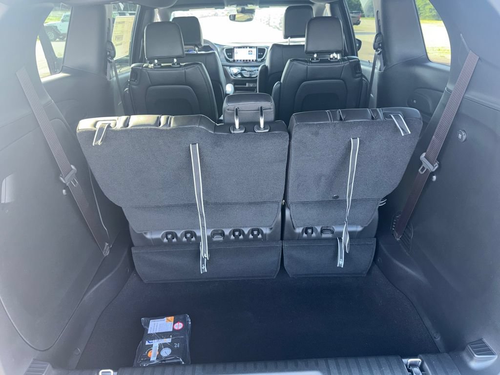 New 2027 Chrysler Pacifica Select w/ Family Tech Group FWD image 13