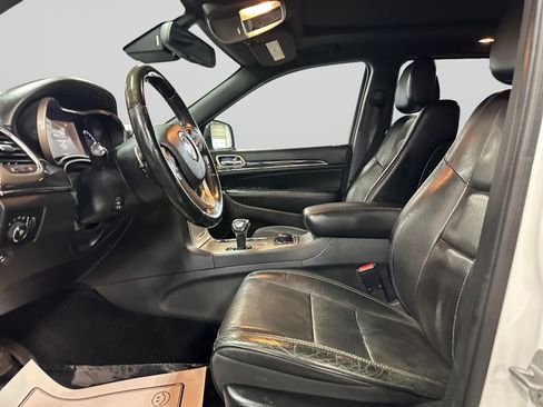 Used 2014 Jeep Grand Cherokee Overland w/ Advanced Technology Group AWD/4WD image 14